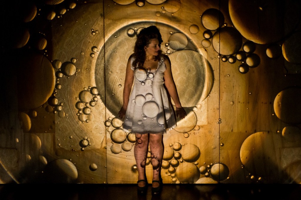 La imagen actual no tiene texto alternativo. El nombre del archivo es: rosa-brillando-3.jpeg